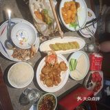 装修风格很朴素，就像菜的价格一样，集美们，快快行动起来