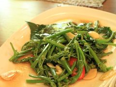 -Chom Cafe and Restaurant