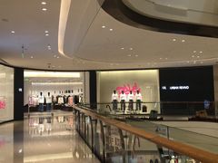 -URBAN REVIVO(上海中庚漫游城店)
