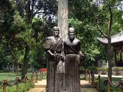 烈士塑像-汇龙潭
