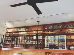 -彳亍咖啡·这里(水湾路店)