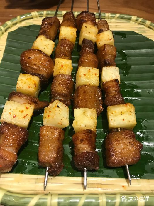 纳禾春曼听小厨(顺城店)菠萝烤肉串图片 - 第1张
