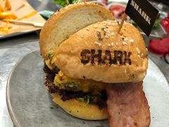 美式经典牛肉汉堡-shark burger·鲨鱼汉堡(交子大道店)