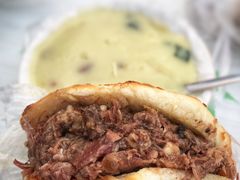 烧饼夹牛肉-老西关黄老太牛肉烧饼