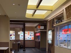-阿瓦山寨·湘菜现炒·剁椒鱼头王(咸阳总店)