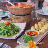 我们是快下午一点到的，店里依旧是座无虚席