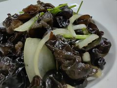 -红栌温泉山庄生态美食餐厅