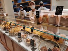 面包甜点陈列柜-分子跳动鲜活面包(五一大道店)