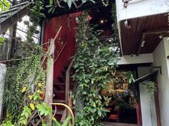 -Cuc Gach Quan Restaurant