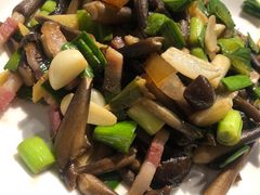 黑鸡枞炒腊味-泉味道贵州厨房(三里河店)