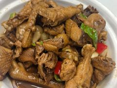 红烧鸡-阿峰饭店·本地土菜馆·农家土鸡煲·一品神仙鸡(报福店)