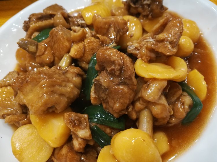 「香菠咕噜肉」 菠萝挺甜的,咕噜肉酸酸甜甜的还不错[糖果]