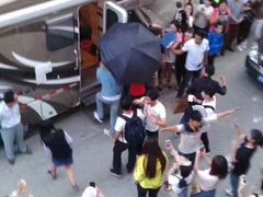 罗晋一天拍摄结束-奔马滚轴溜冰场