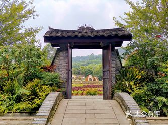 「三径书院」书院的门扉就是一个完美的话就画框