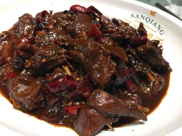 三强鸽子(胜利路店"休闲,购物,吃饭,步行来到这里,打听一下.