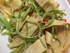 马家沟芹菜炝豆皮-咱屯子铁锅炖直营店(保利店)