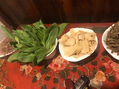 -挂旗柴锅鸡(蚌山区嘉年华店)