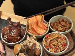 -三出山火锅(南京万象天地店)