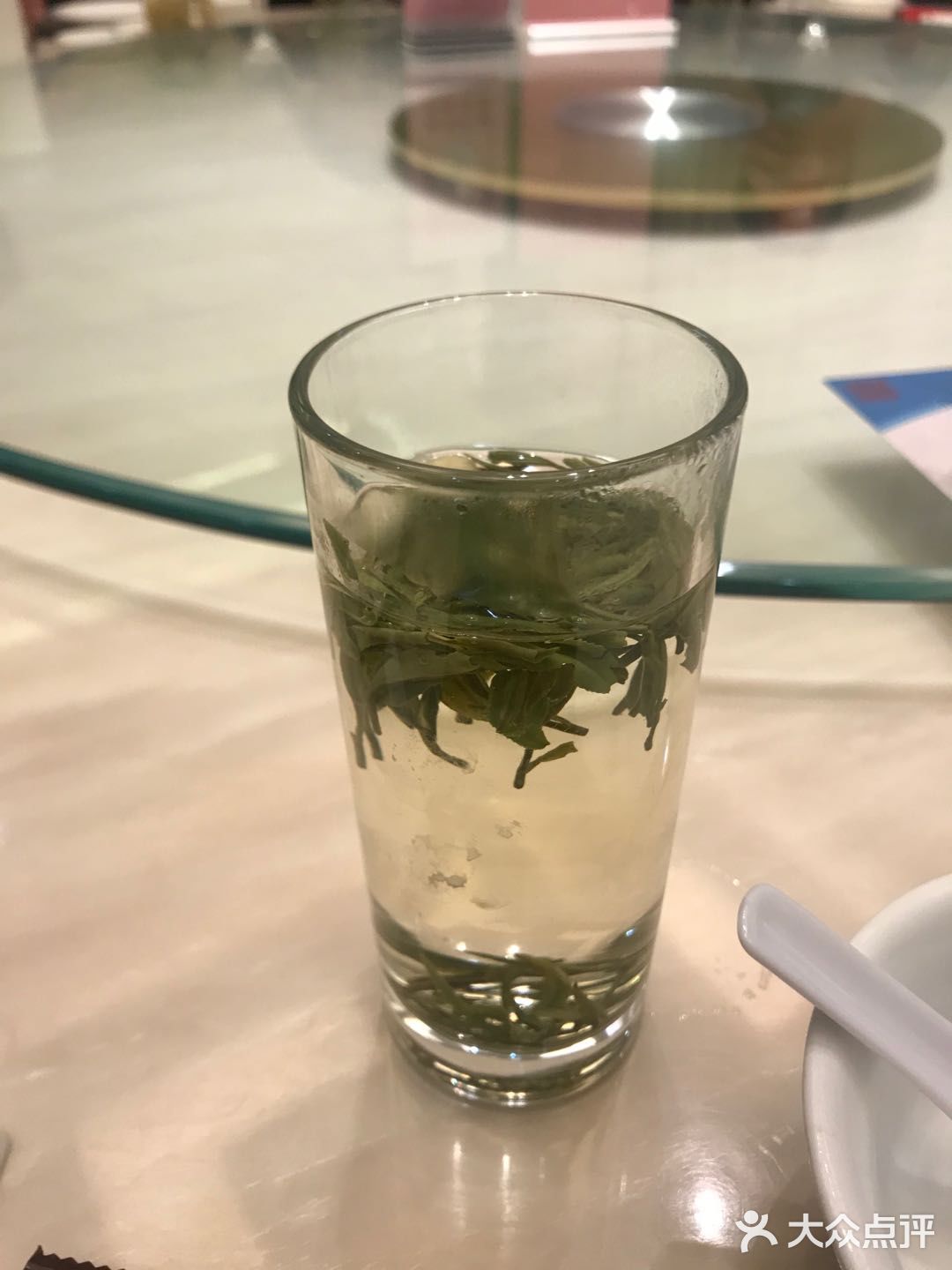 對了三元一杯的茶水是沒有經過同意就直接上茶了