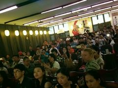 认真观看的观众-芙蓉门·川剧变脸长嘴壶茶艺茶文化表演研学