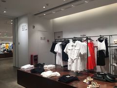 -URBAN REVIVO(高德置地广场·春广场店)
