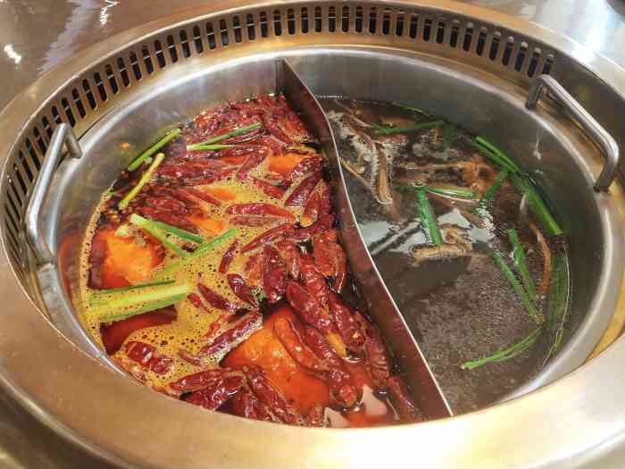 重庆丙火锅(南门王府井店)-"新店开张,就在公司旁边,真的非常方便,迫.