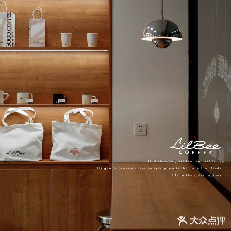 LilBee小蜜蜂🐝嗡嗡嗡 来杯咖啡和华夫饼🧇