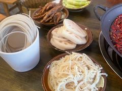 -黄潇洒老火锅(九眼桥宏济巷店)