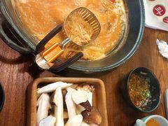 -花菇朵·云山雀 ll 野生菌锅·野果酸汤·精品滇菜(万柳店)