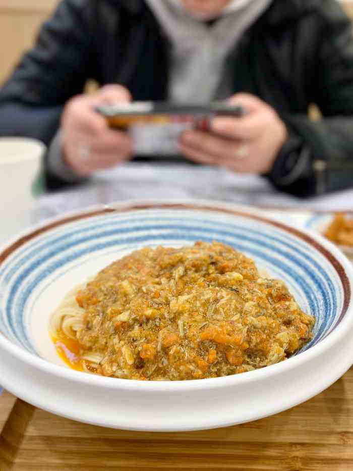 蟹侦探·蟹黄捞(楚河汉街店)-"[薄荷]环境:店面很小,环境一般有点快.