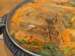 土豆排骨火锅（辣）-喇喇排骨火锅·传统韩式脊骨汤(望京西园总店)
