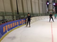 -成都冰纷万象滑冰场