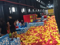 -嘿哟动霸CHUA·新潮玩运动娱乐中心·蹦床滑冰团建乐园