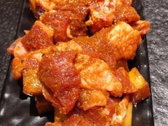 孜然羊肉粒-赤铁扒拉锅·烤串·烤鸽子