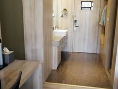 -西安大雁塔科技大学地铁站亚朵酒店