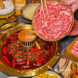 成都排队王千层肚火锅大王空降世豪广场！