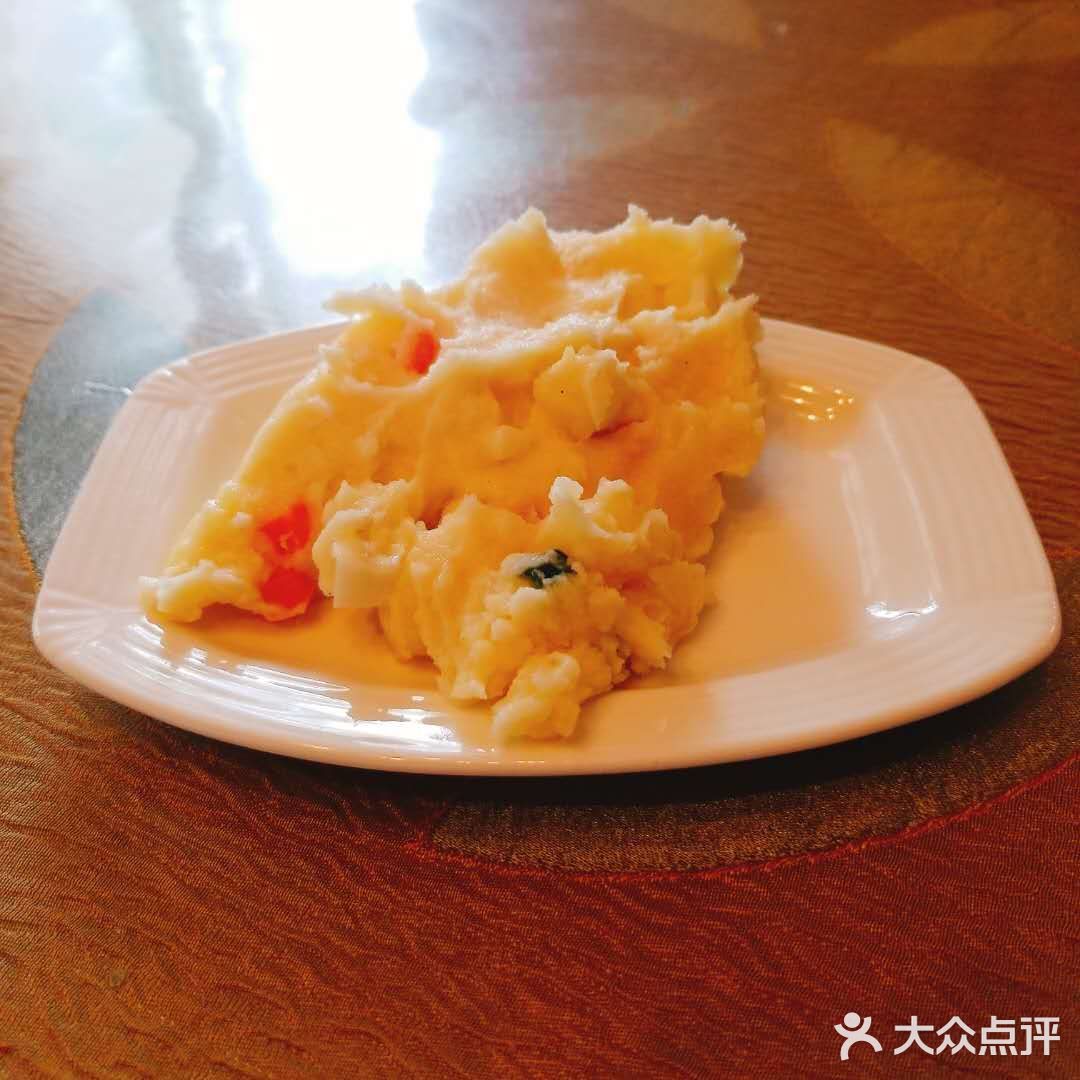 华竹是非常老牌的一家津菜馆,吃了好多年了