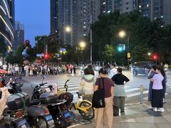 -瑞虹新天地月亮湾