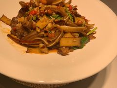 热卤三合一-费大厨辣椒炒肉(高铁吾悦广场店)
