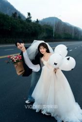 -雪中彩影婚纱摄影·微光艺术中心