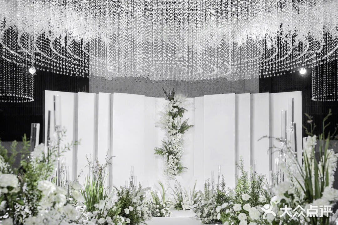 最受欢迎的韩式白绿色婚礼