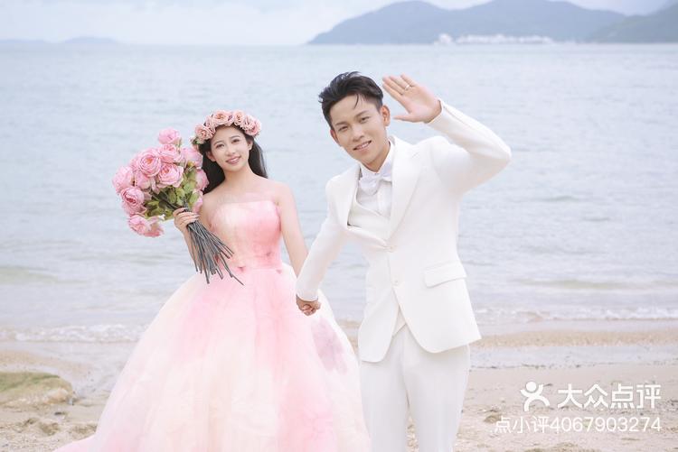 感谢化妆美琪老师,摄影啊威老师,助理小哥哥,拍婚纱照是一件很让人