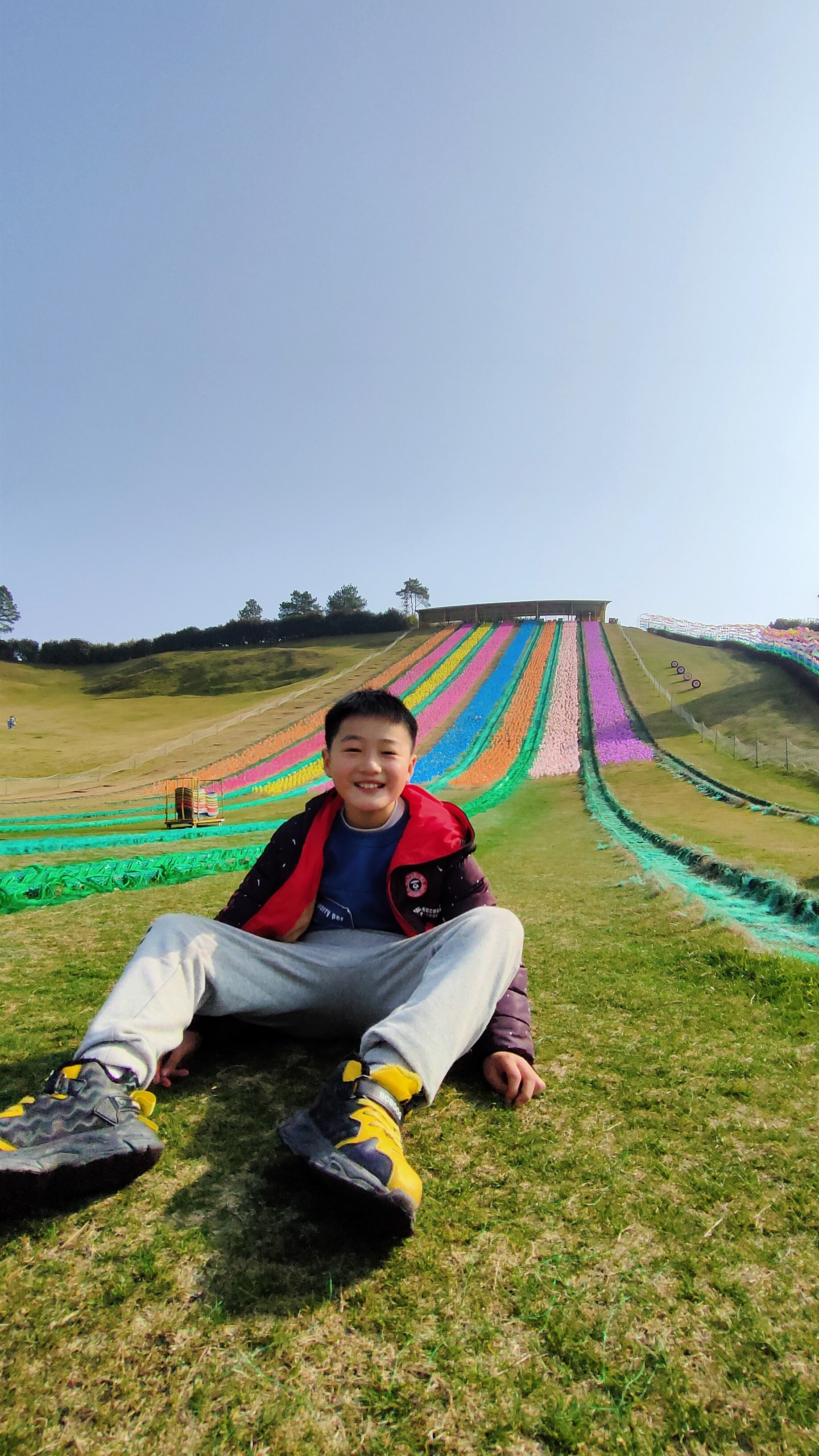 冬季游玩飞鸿滑草场