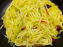 酸辣土豆丝-叶派龙虾•招牌香辣蟹·海鲜(中海国际店)