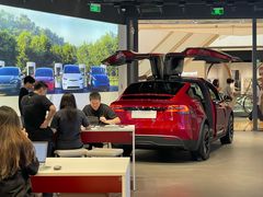-TESLA 特斯拉(上海太古汇体验店)