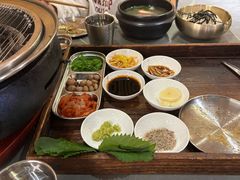 -围炉肉舍•炭烤活鳗•丹东海鲜烤肉(步行街店)