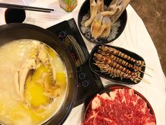 -鲜入围煮花胶鸡海鲜火锅