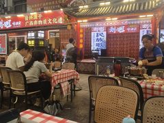 -刘姐啤酒鱼民族演艺餐厅(西街总店)