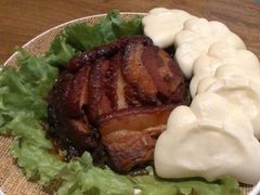 弥渡腌菜扣肉配小饼-雀舞云南菜(乐客城店)