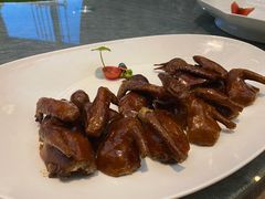 润烧乳鸽-世博源公馆·本帮融合菜·主题包厢·江景餐厅